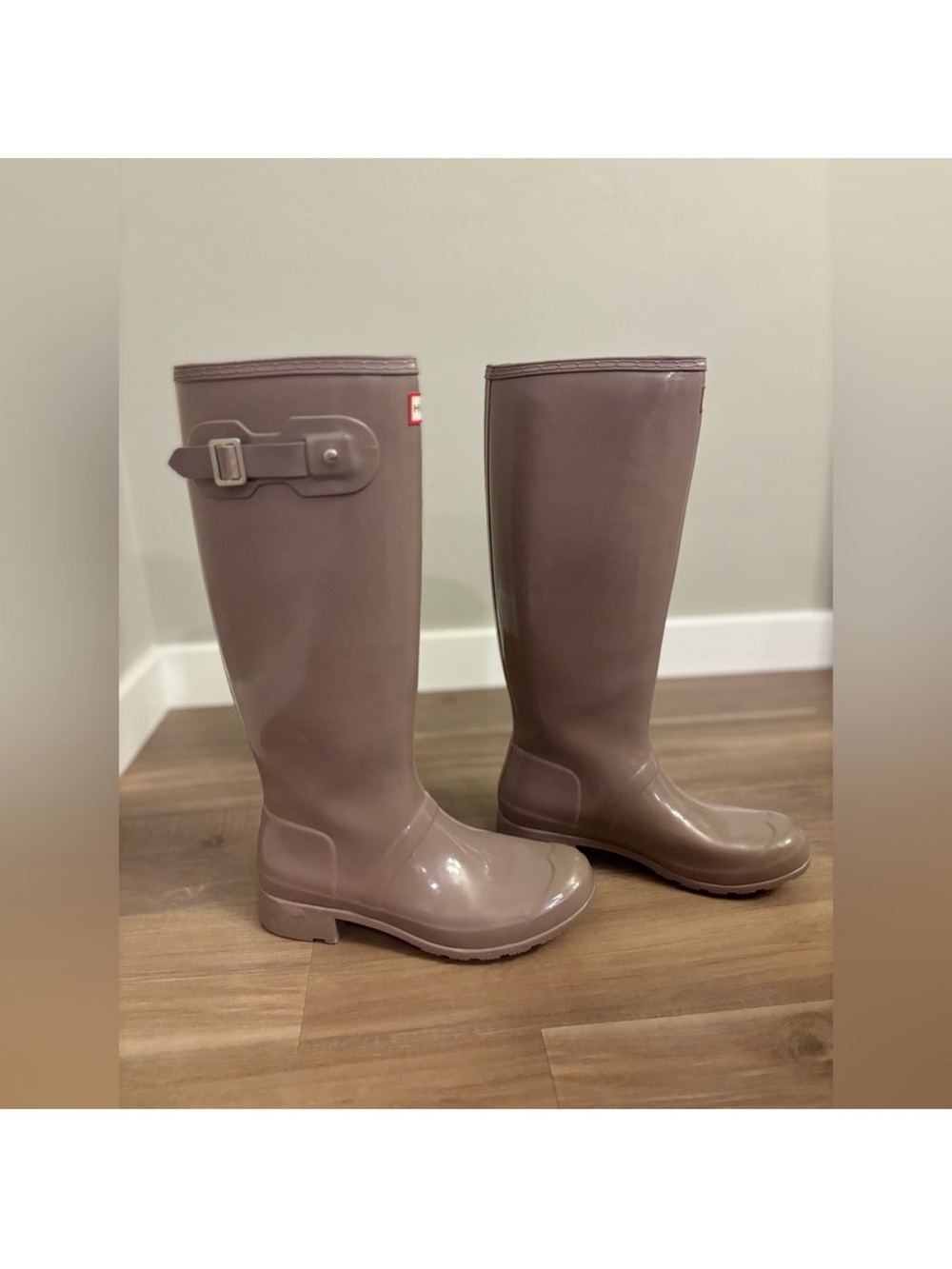 Hunter Tall Glossy Rain Boots in Lilac - Picture 3 of 3